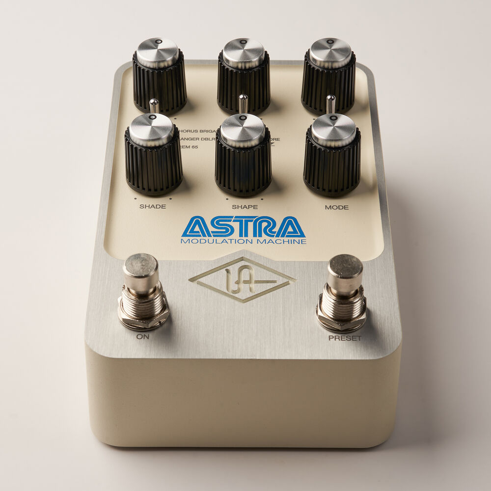 Universal audio del-verb Universal audio astra modulation pedal