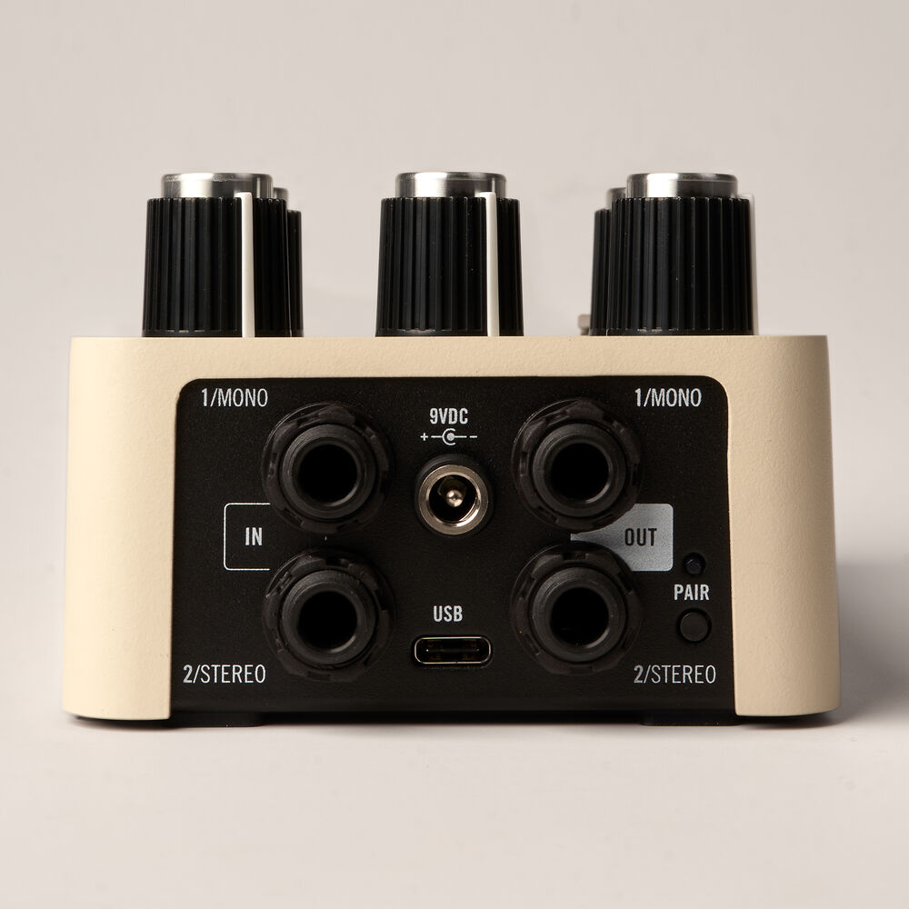 Universal audio del-verb Universal audio astra modulation pedal