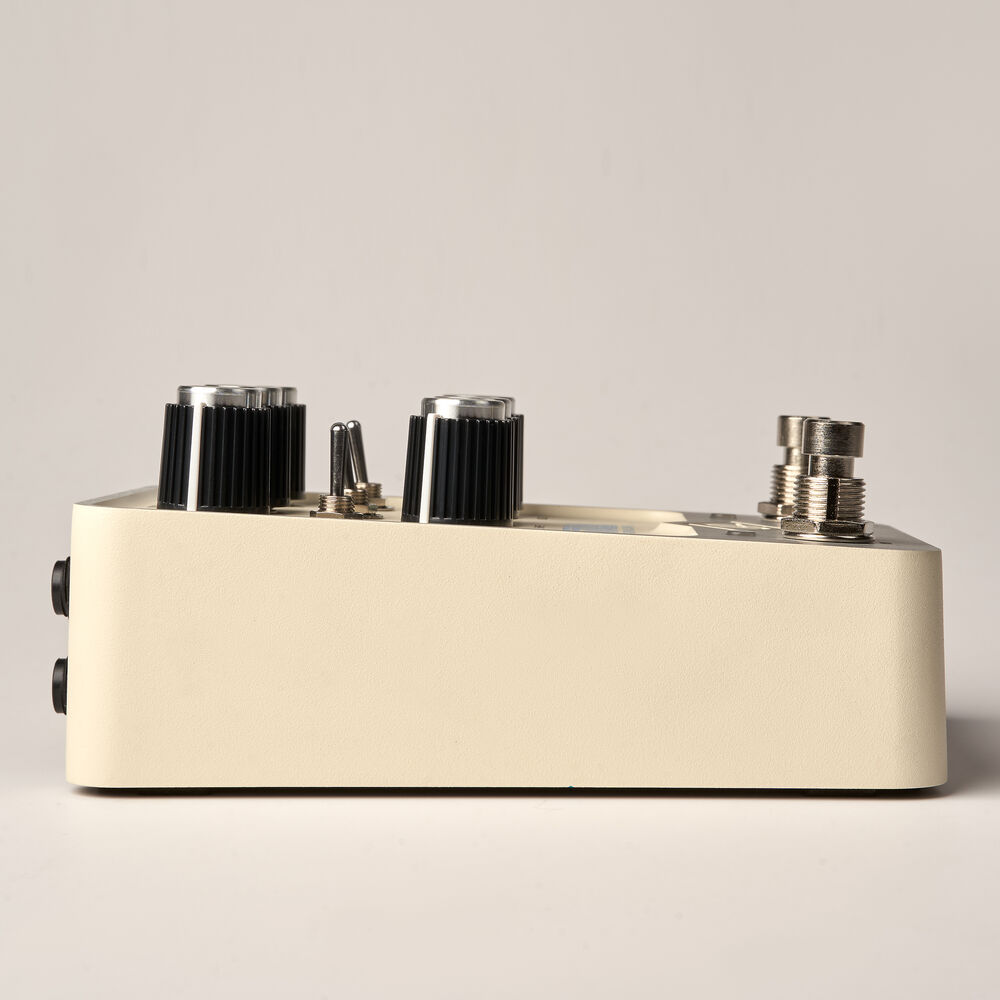 Universal audio del-verb Universal audio astra modulation pedal