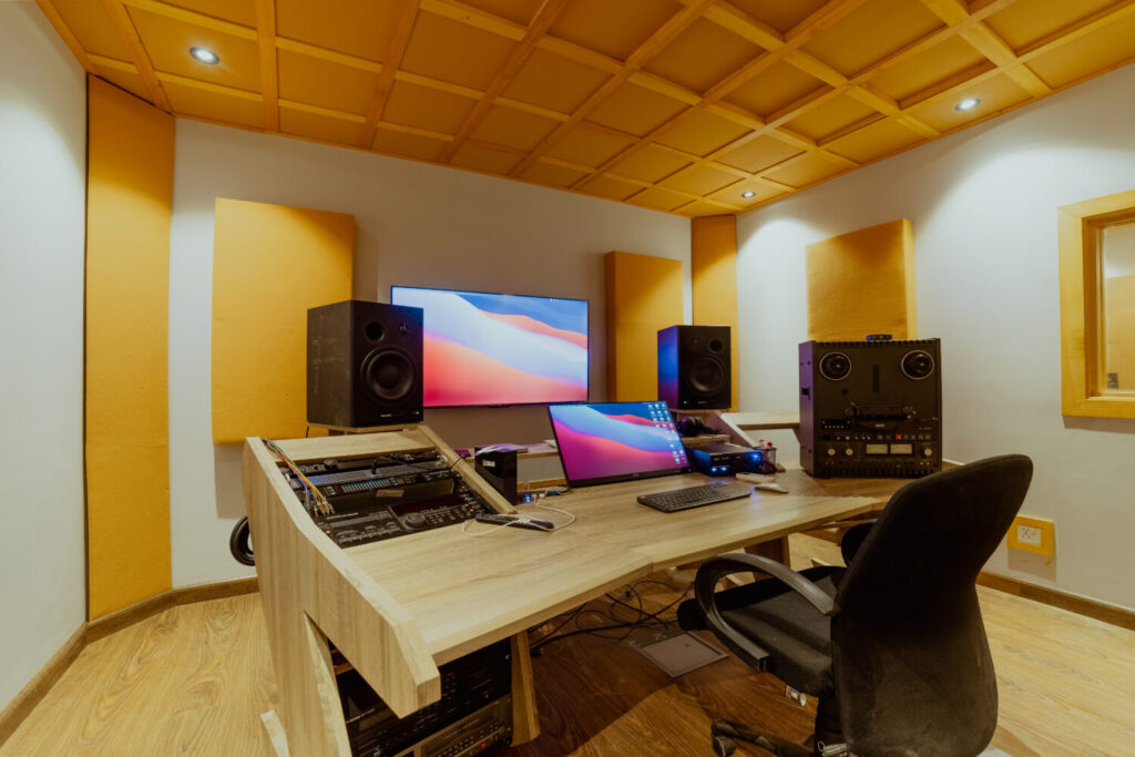 Ion acoustics - emi